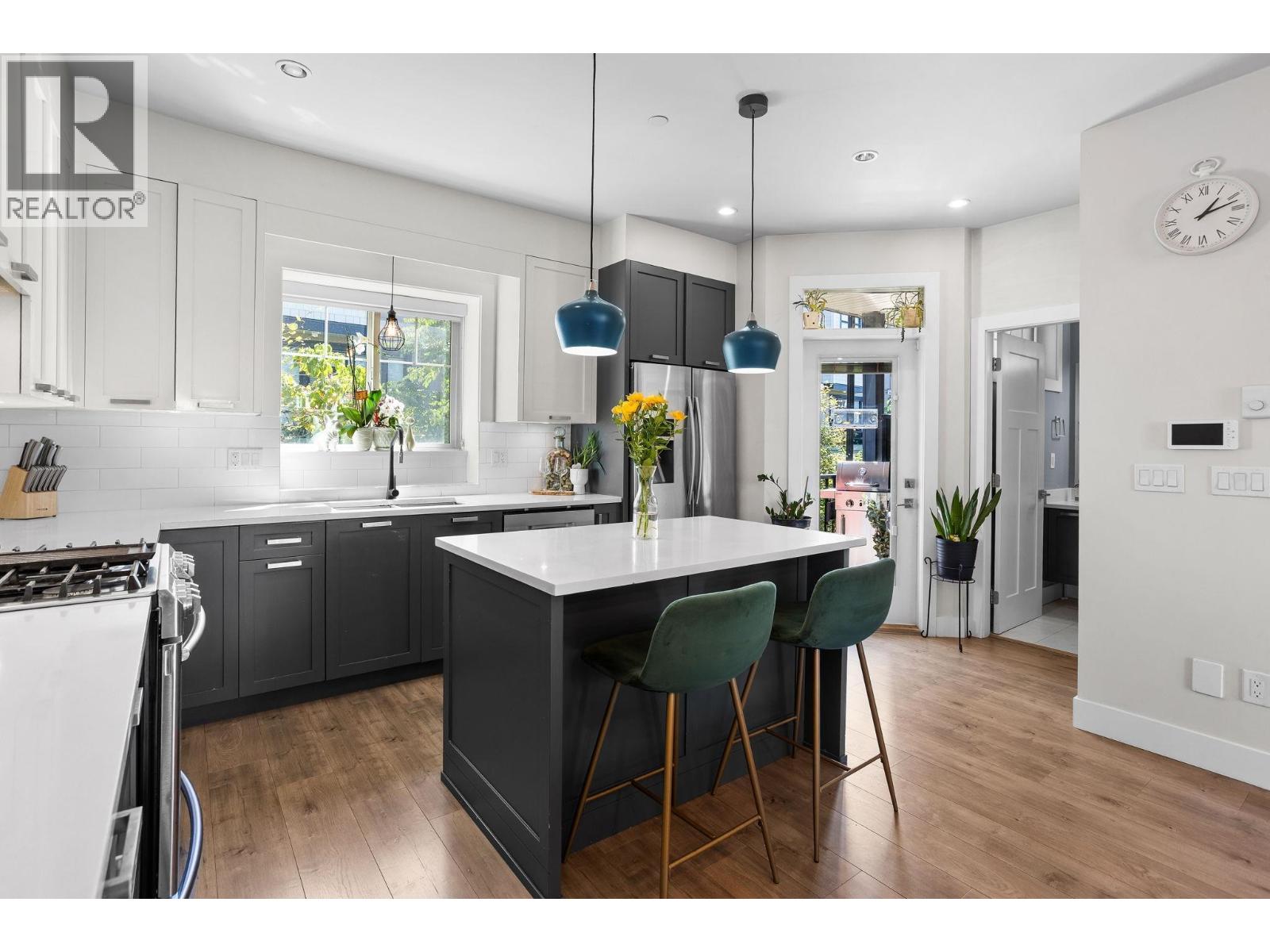 4 188 WOOD STREET, New Westminster