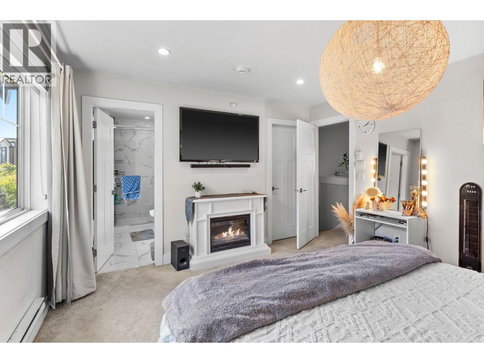 4 188 WOOD STREET, New Westminster