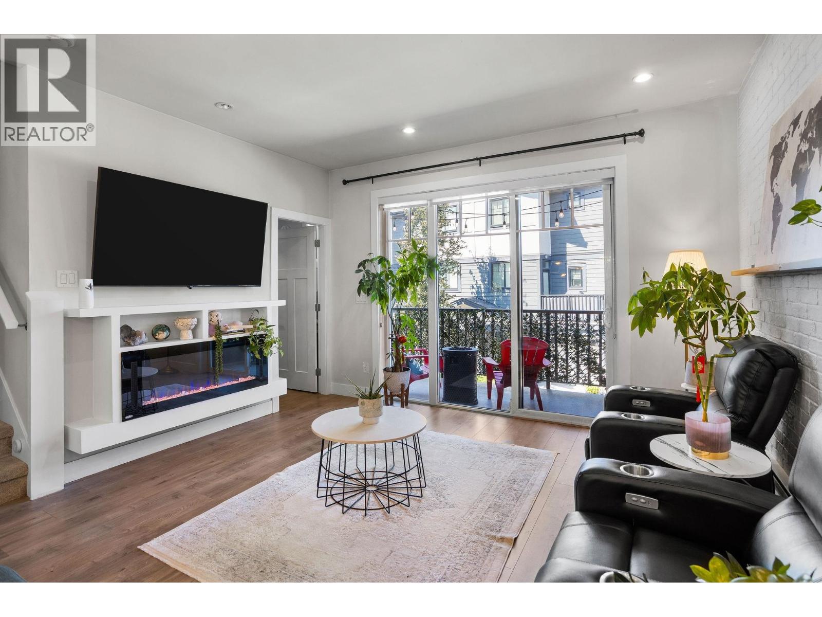 4 188 WOOD STREET, New Westminster