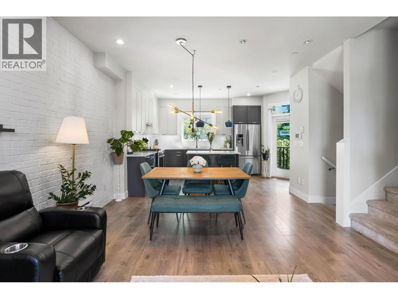 4 188 WOOD STREET, New Westminster