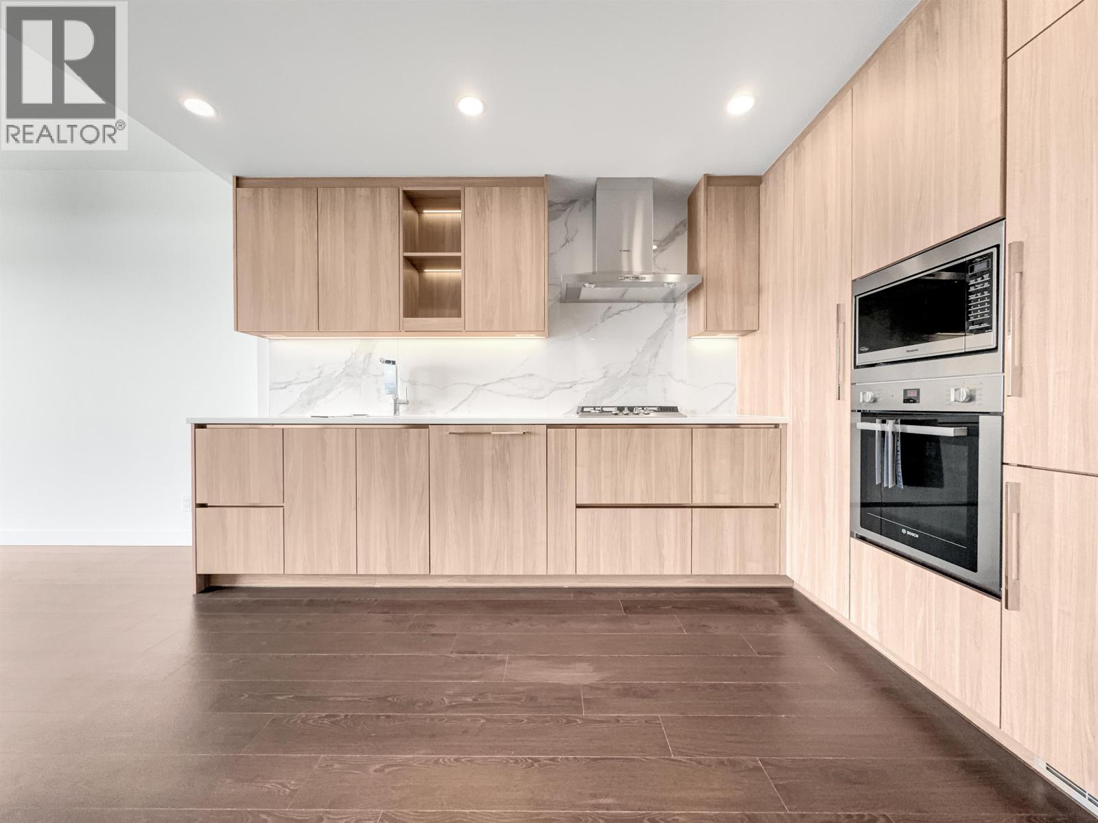 16xx 4890 LOUGHEED HIGHWAY, Burnaby