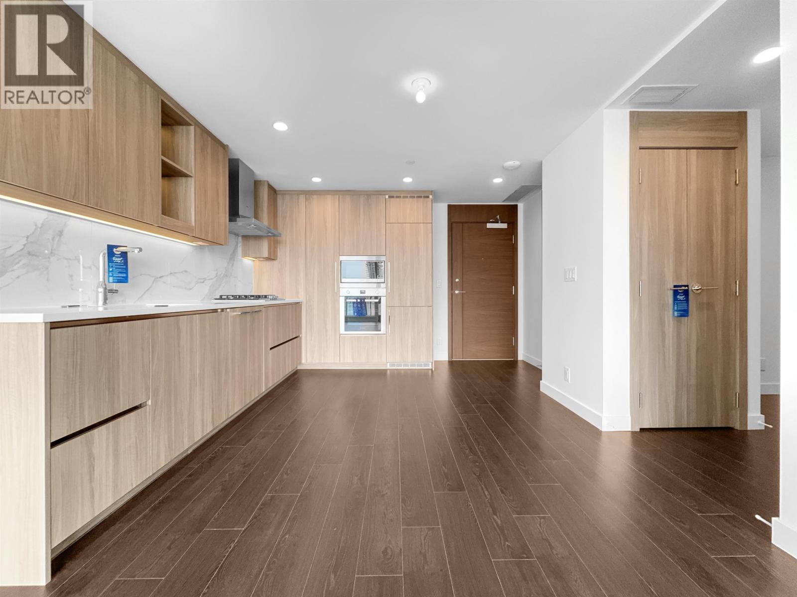 16xx 4890 LOUGHEED HIGHWAY, Burnaby