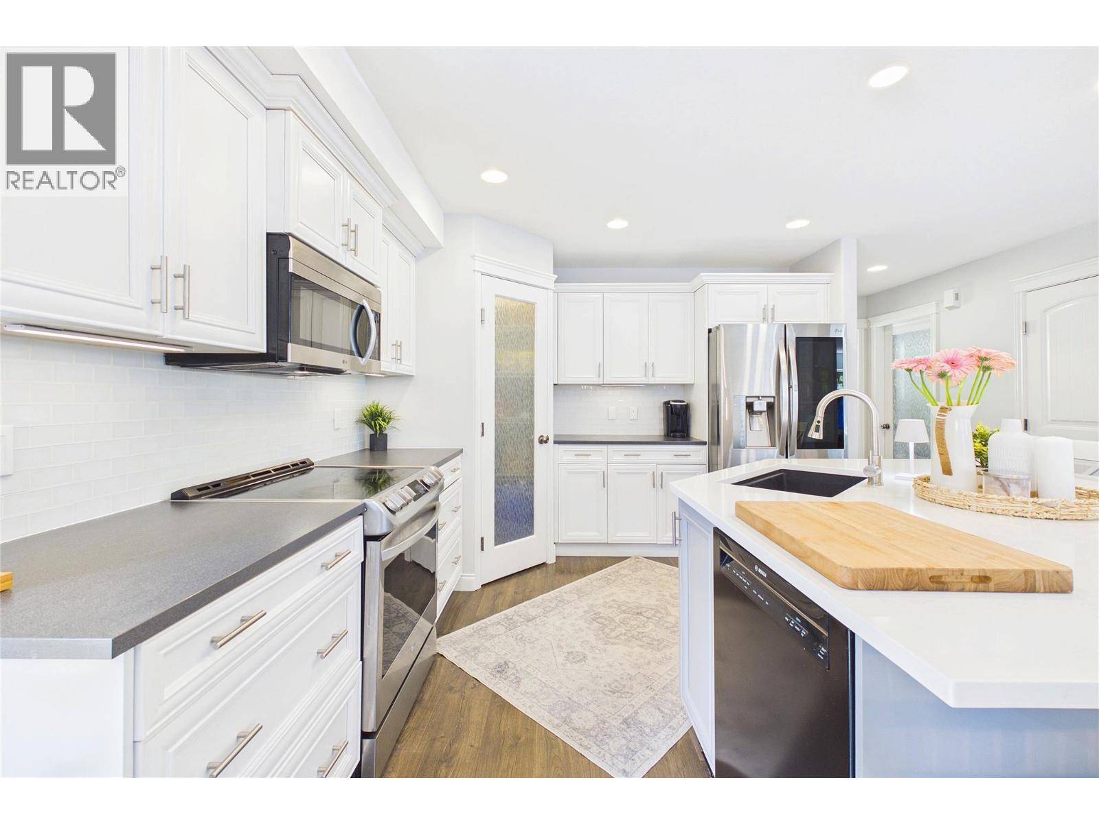  307 McCarren Avenue, Kelowna