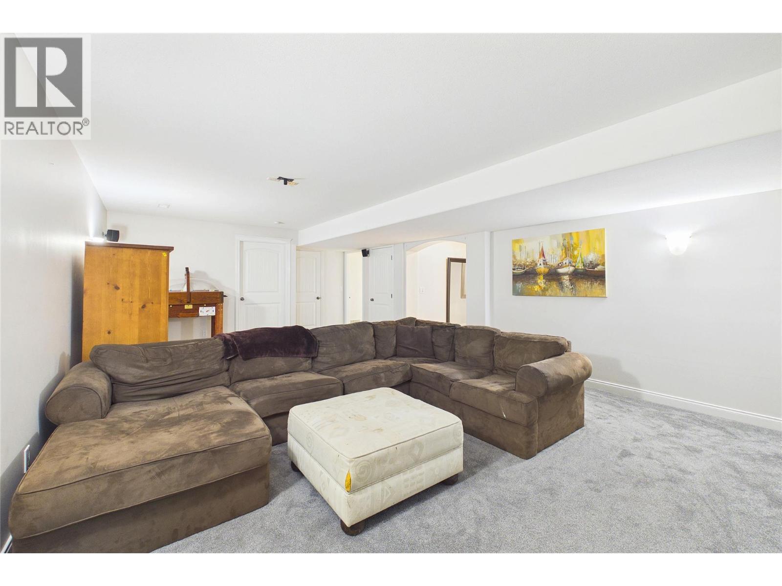  307 McCarren Avenue, Kelowna