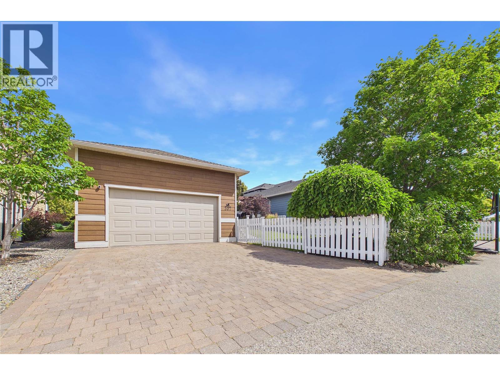  307 McCarren Avenue, Kelowna