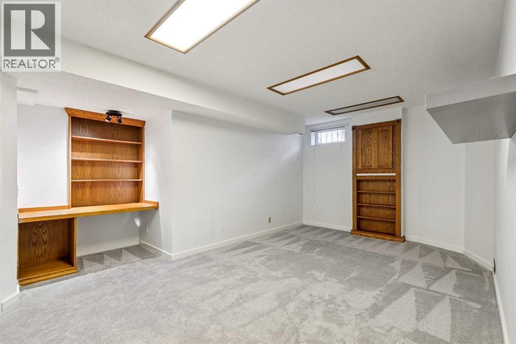 113 Hawkdale Bay NW - 33