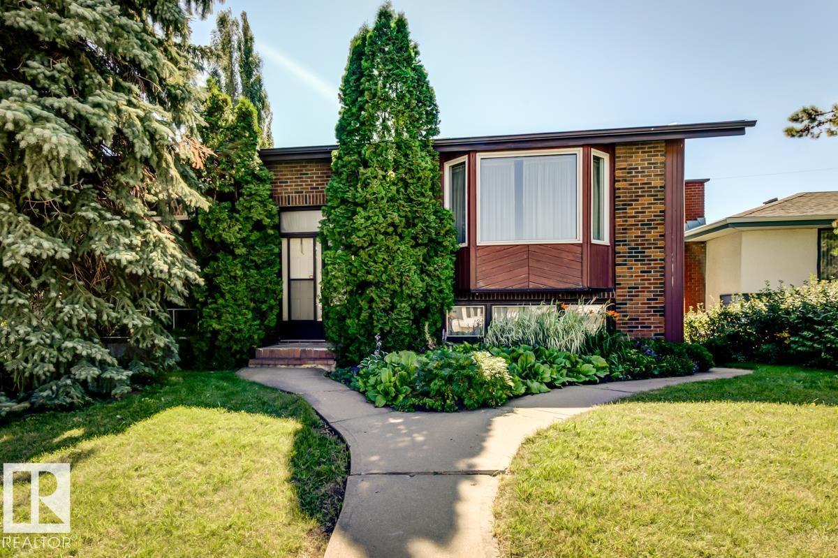 5811 92 AV NW, Edmonton, Alberta, T6B2G9
