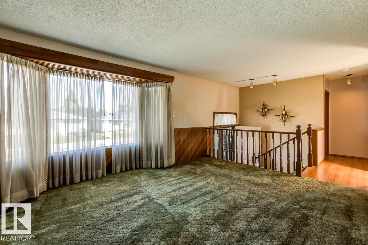 5811 92 AV NW, Ottewell, Edmonton photo 5