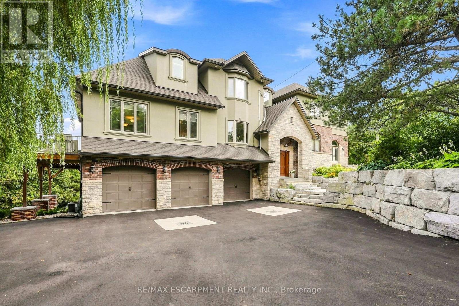 1296 DUNDAS STREET - 2