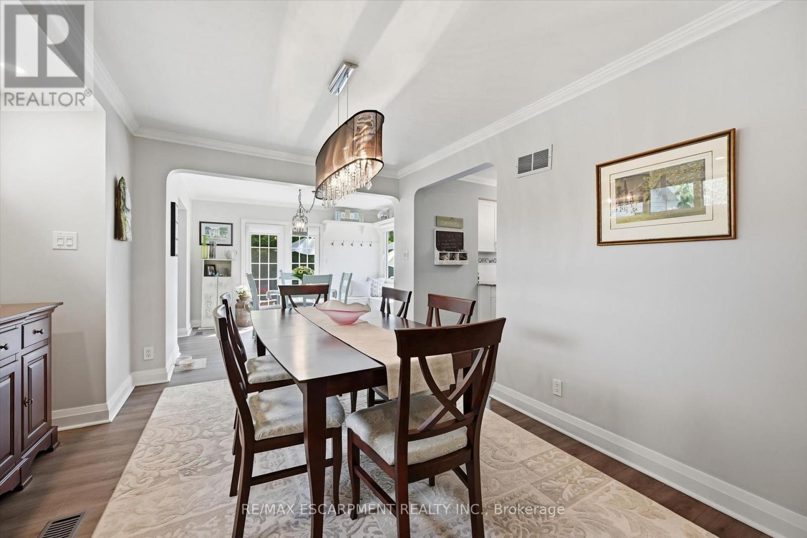 6 KERMAN AVENUE - 11