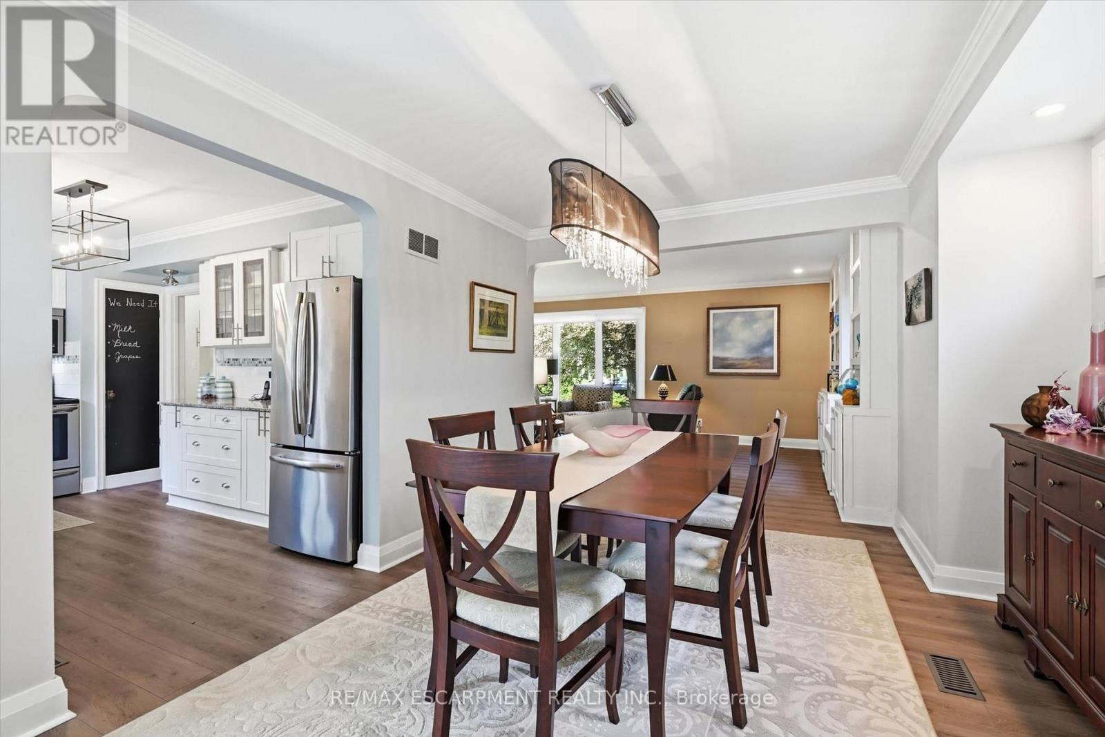 6 KERMAN AVENUE - 12