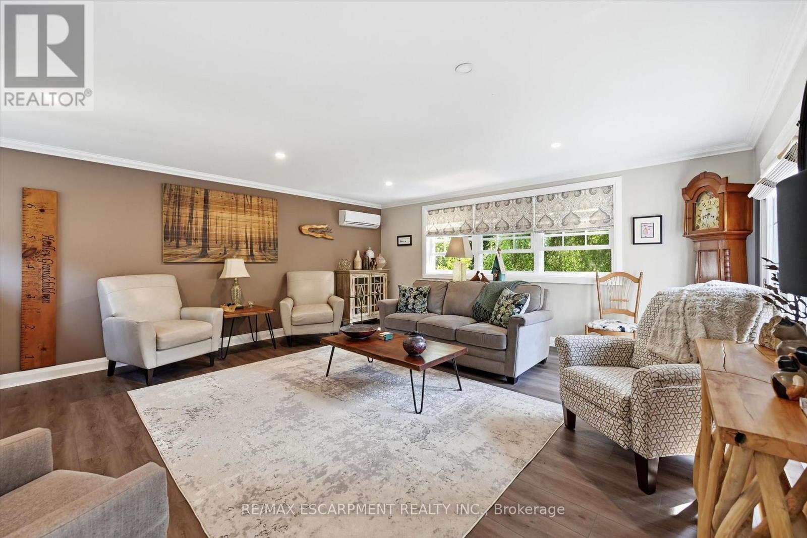 6 KERMAN AVENUE - 21