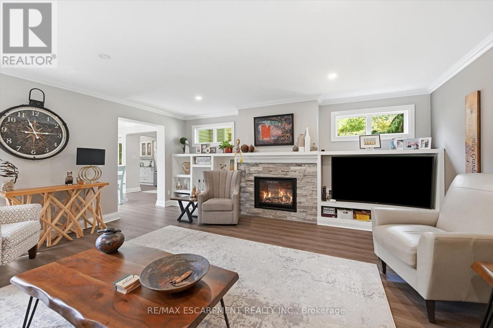 6 KERMAN AVENUE - 23