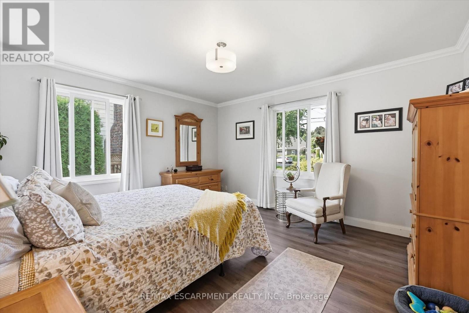 6 KERMAN AVENUE - 27