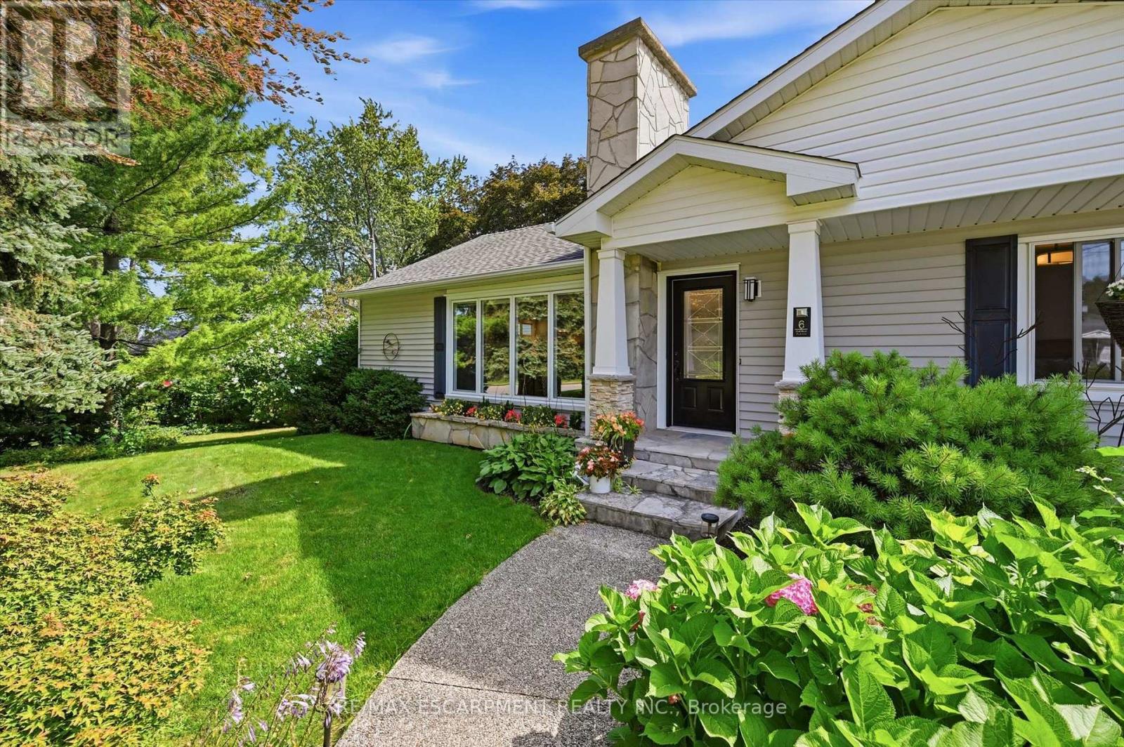 6 KERMAN AVENUE - 4