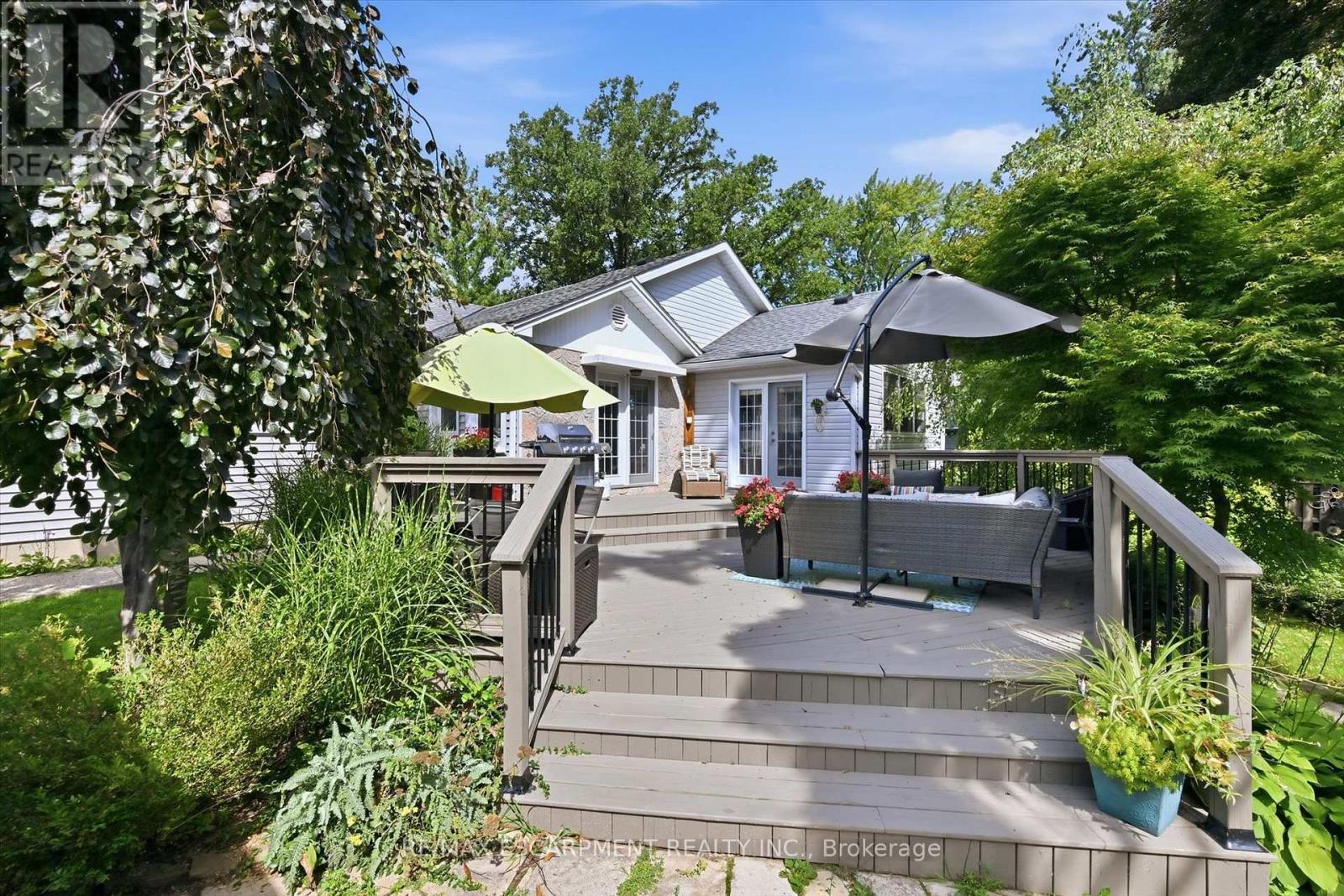 6 KERMAN AVENUE - 41
