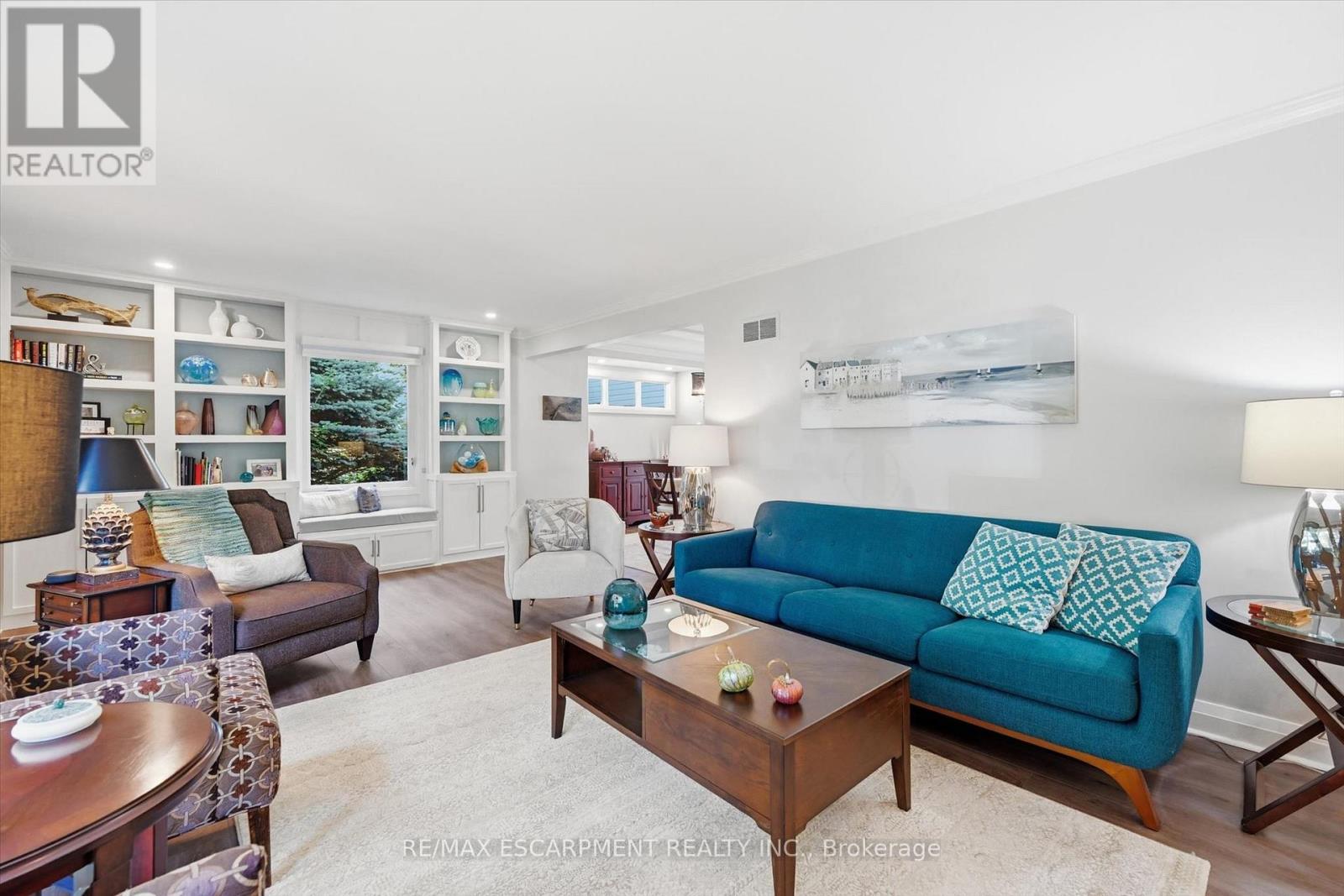 6 KERMAN AVENUE - 8