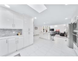 14339 74a Avenue, Surrey, BC V3W4C6 Photo 9