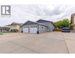 130 Chippewa Crescent W - photo 2