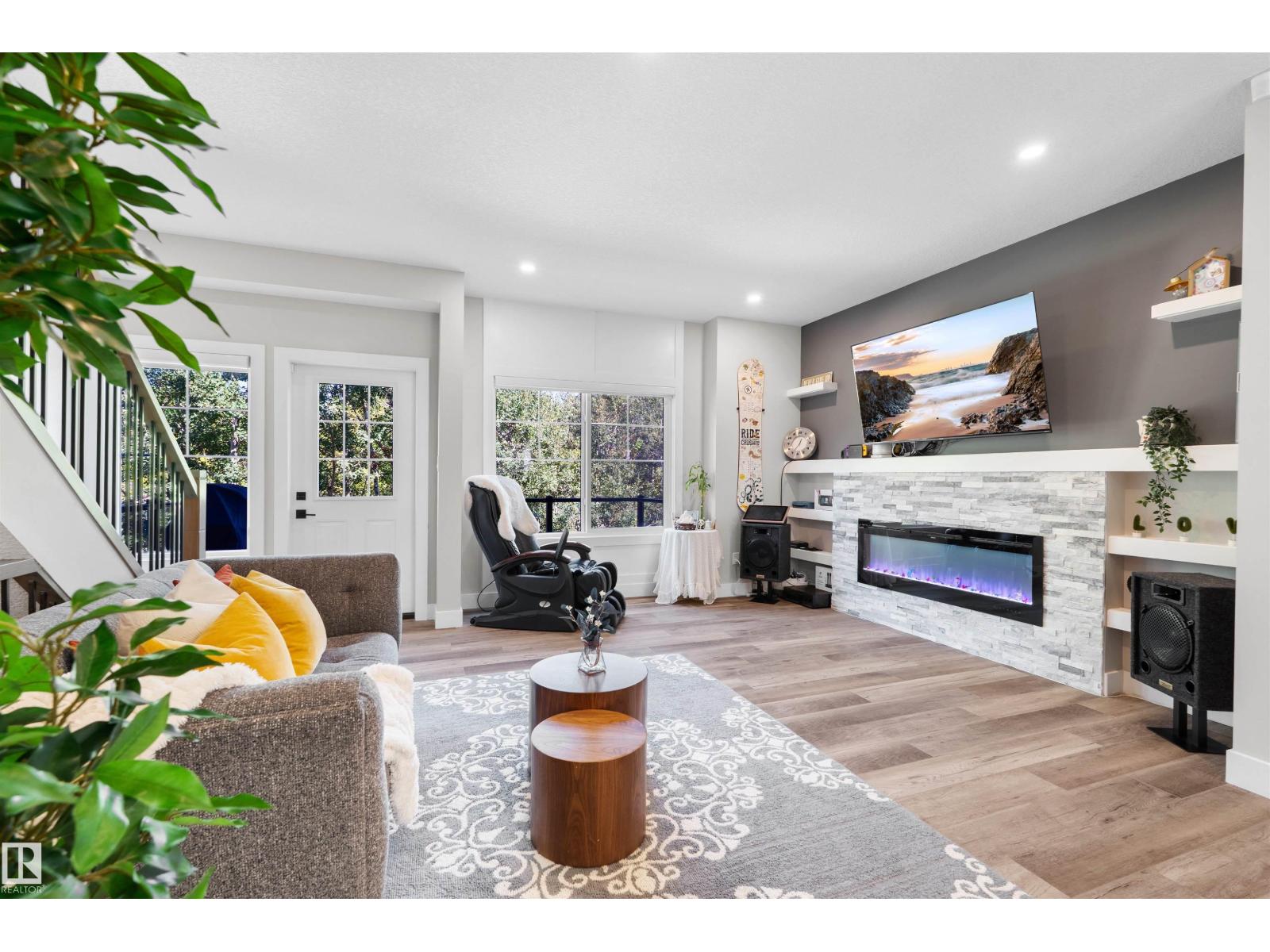 #64 230 EDGEMONT RD NW - 3