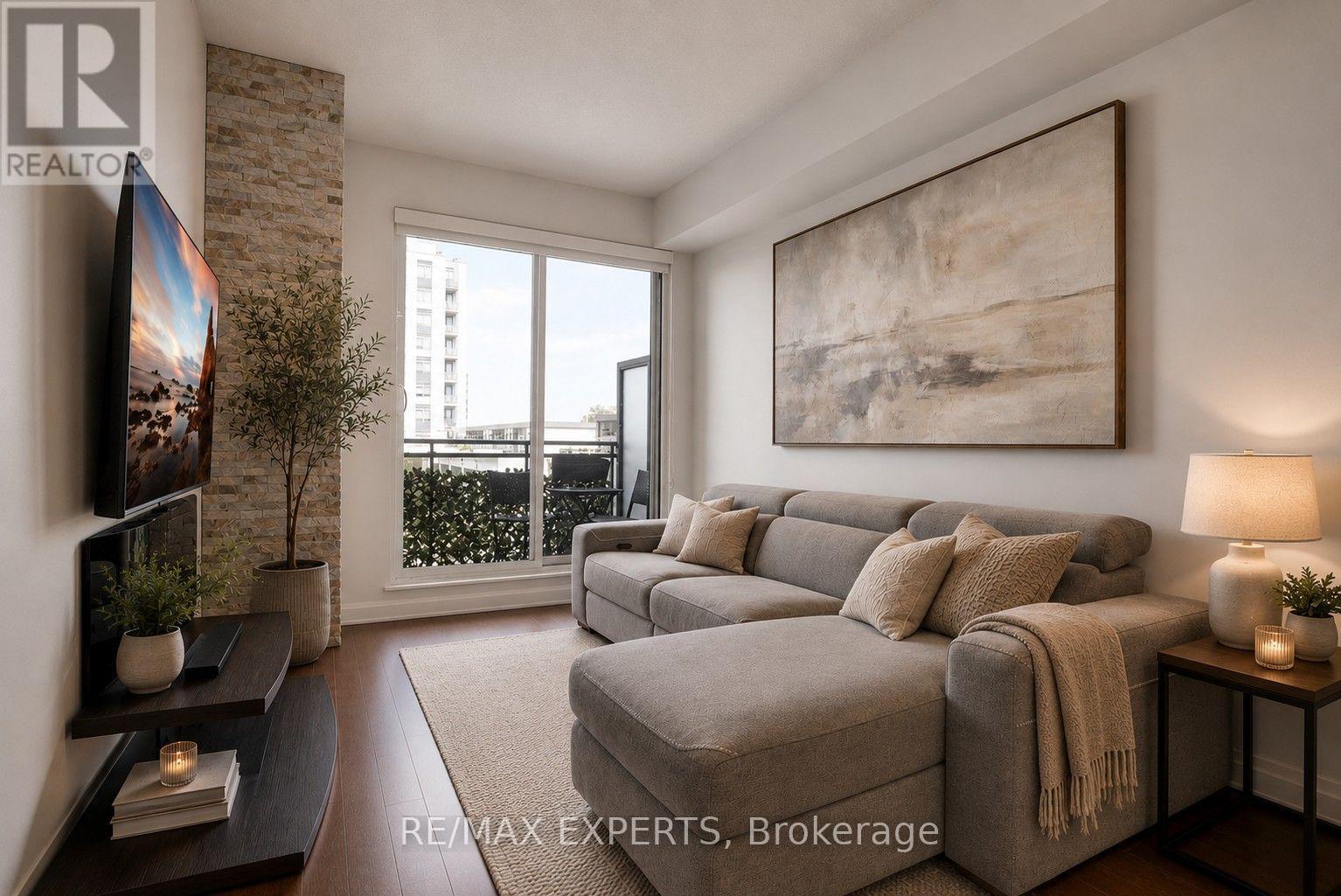 #208 24 WOODSTREAM BOULEVARD - 18