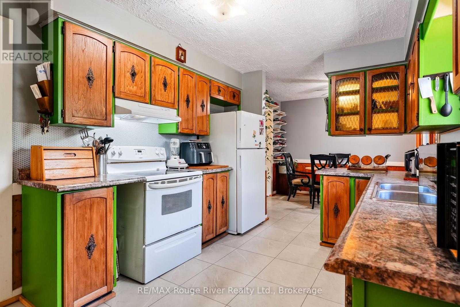 14 ELGIN STREET S - 20