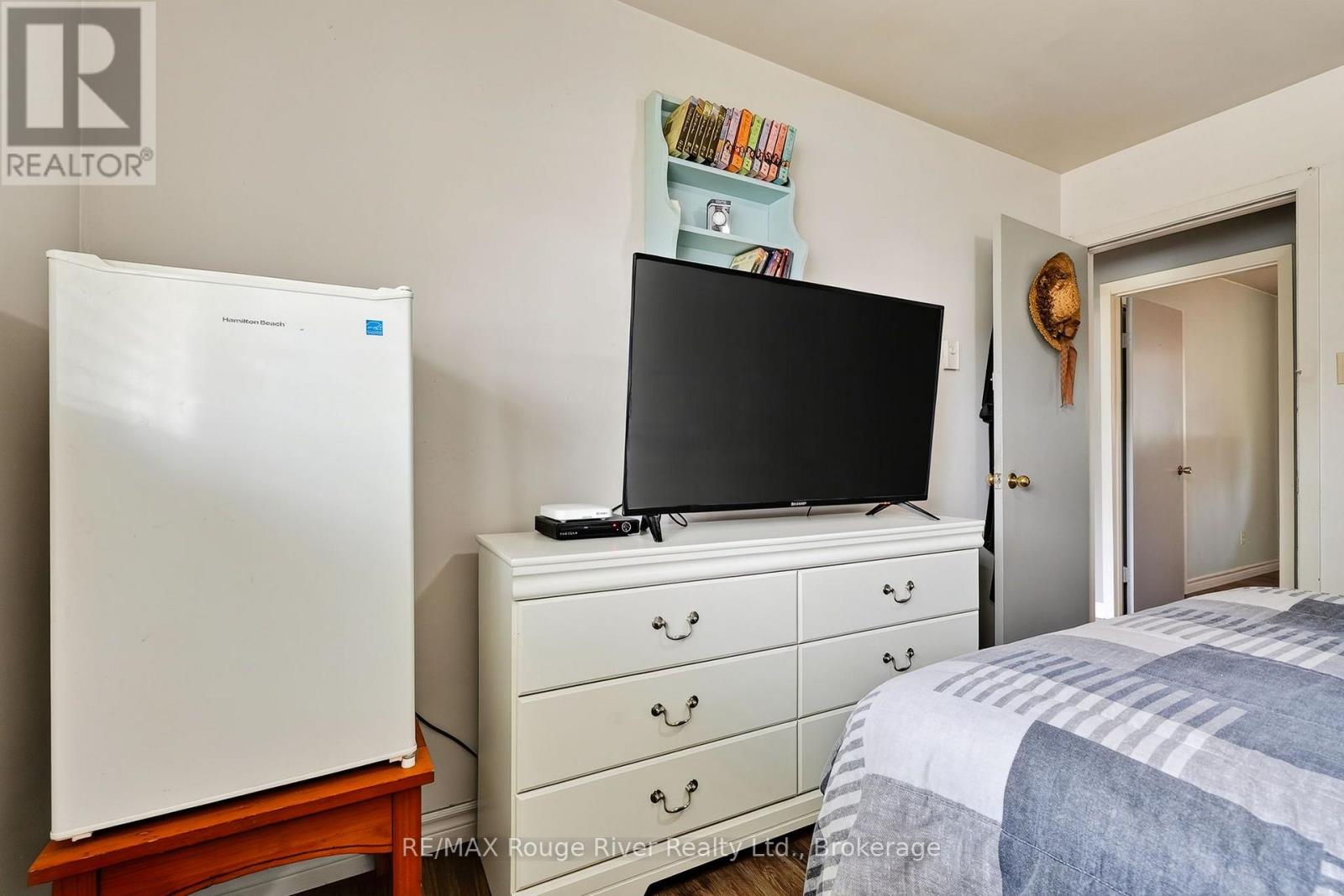 14 ELGIN STREET S - Image 25