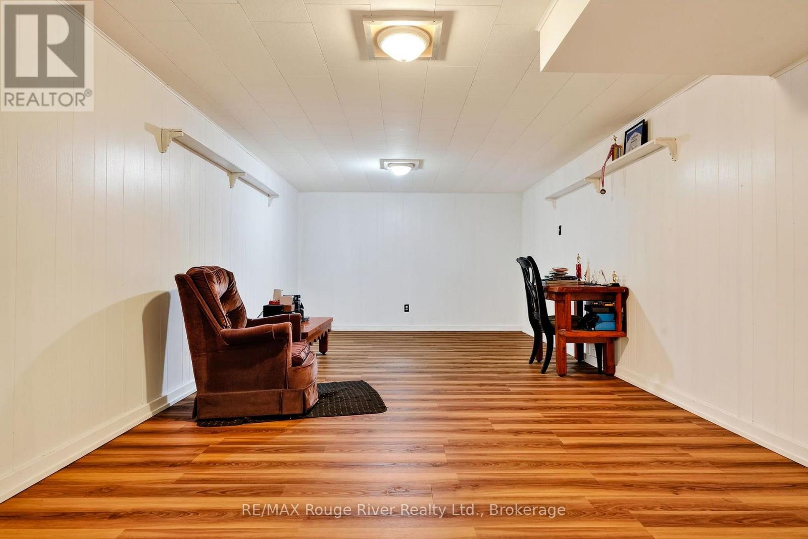 14 ELGIN STREET S - 36