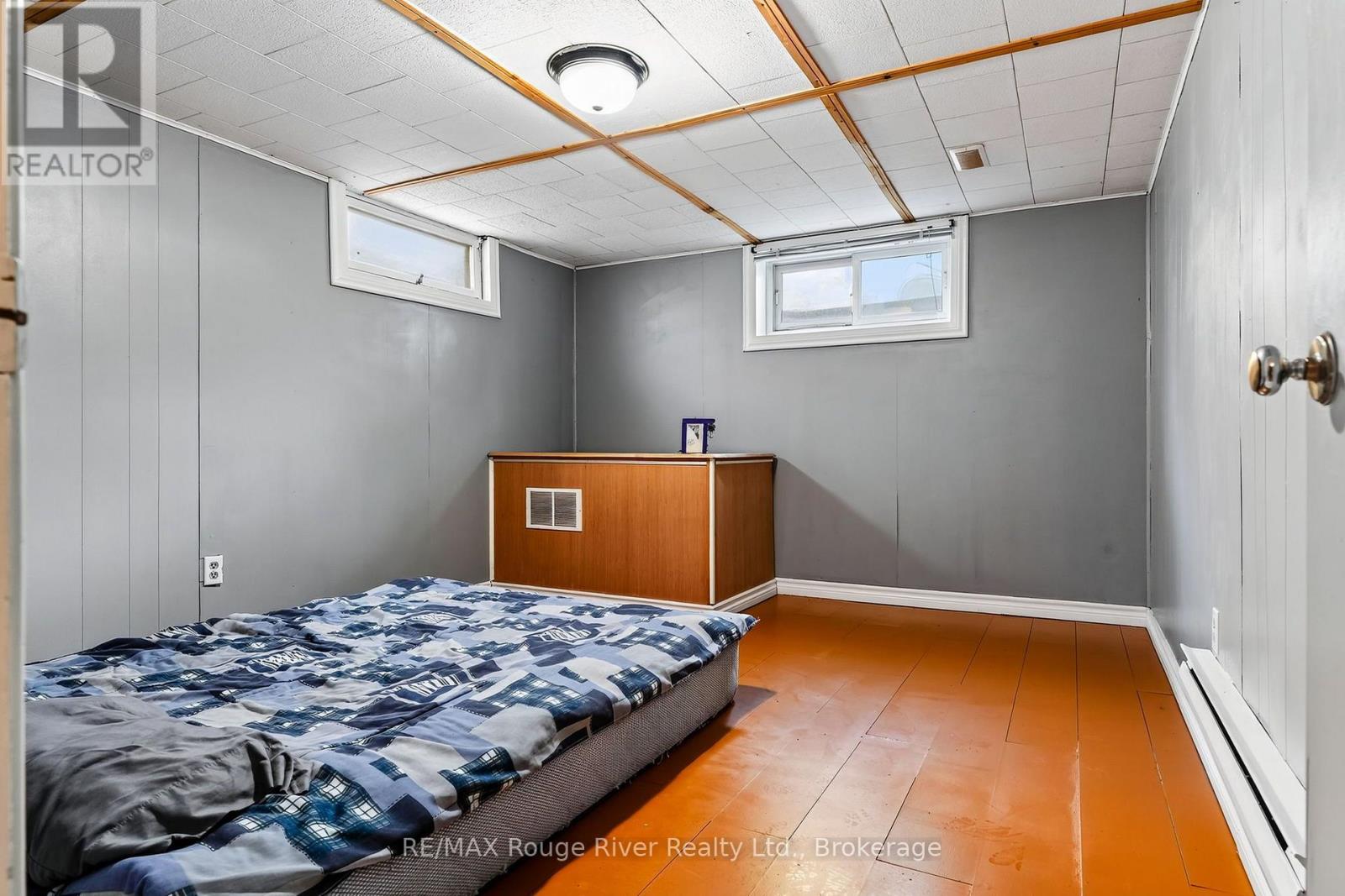 14 ELGIN STREET S - 38