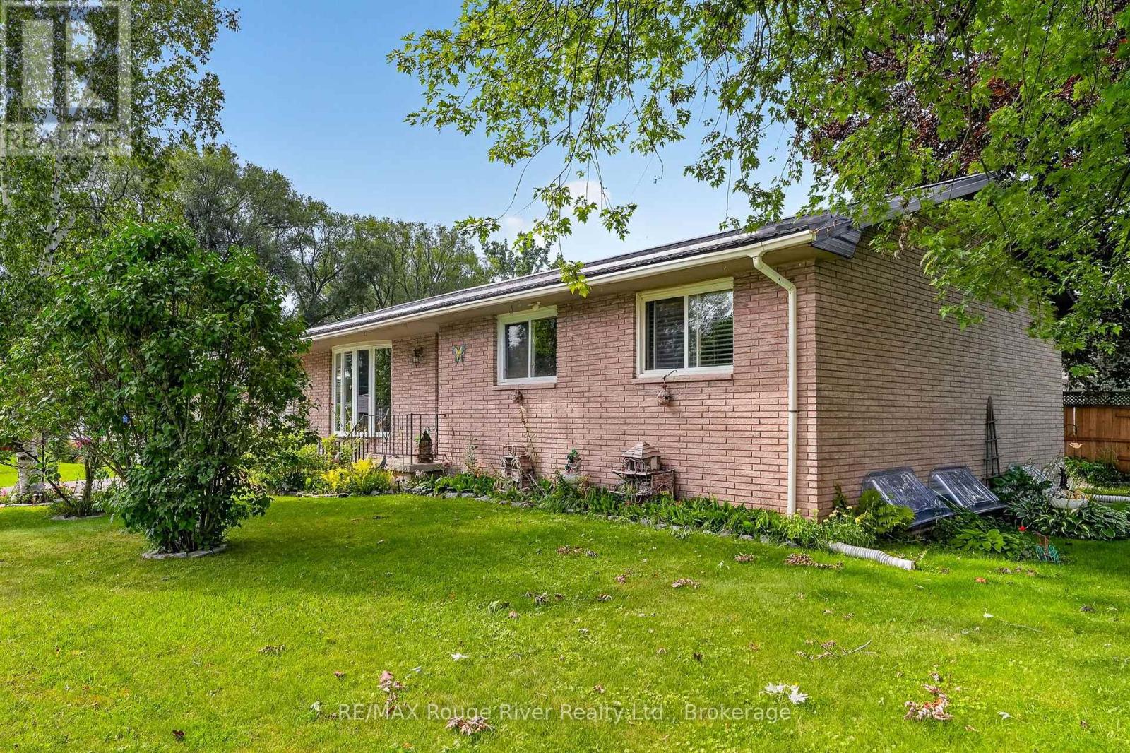 14 ELGIN STREET S - 5