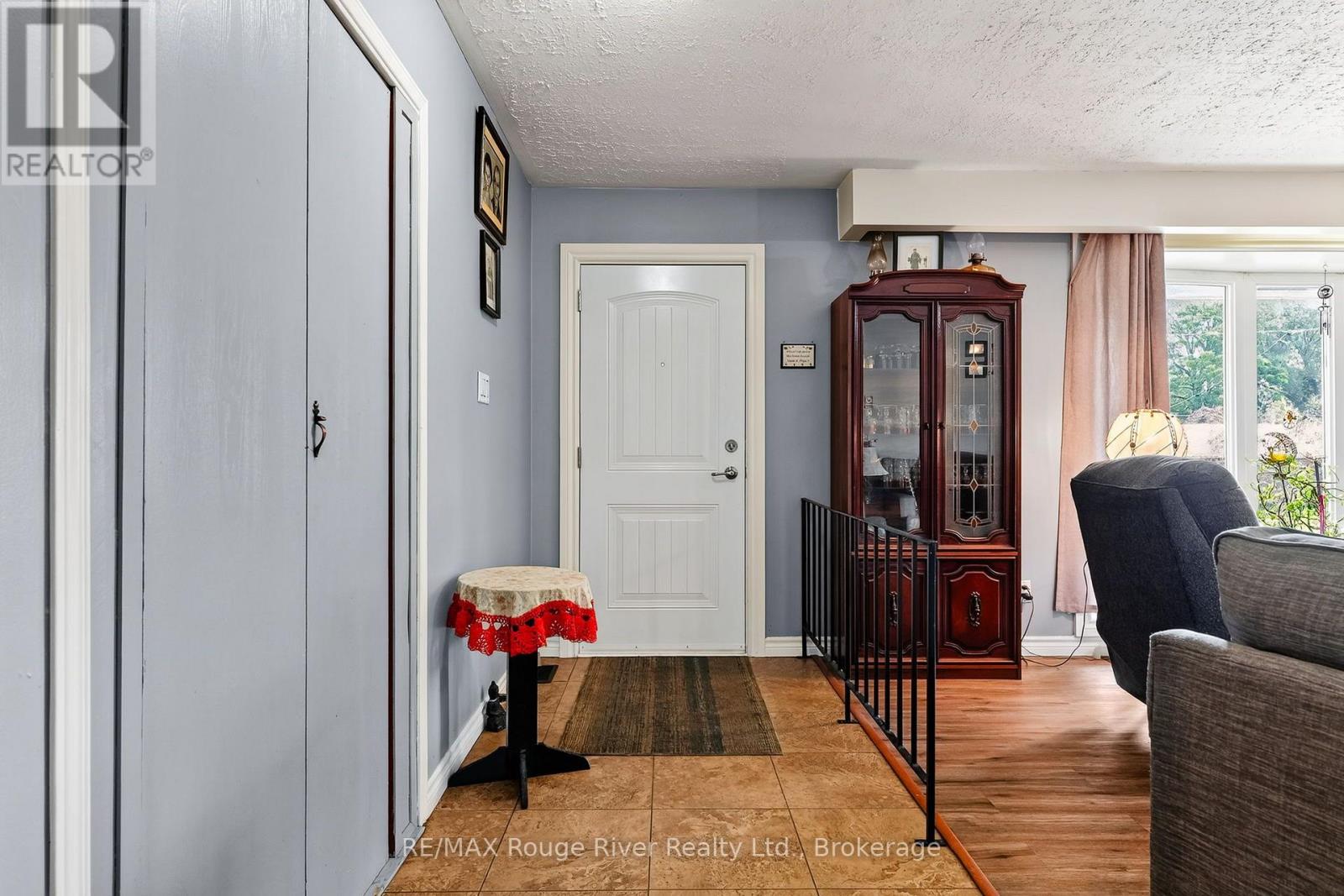 14 ELGIN STREET S - 8