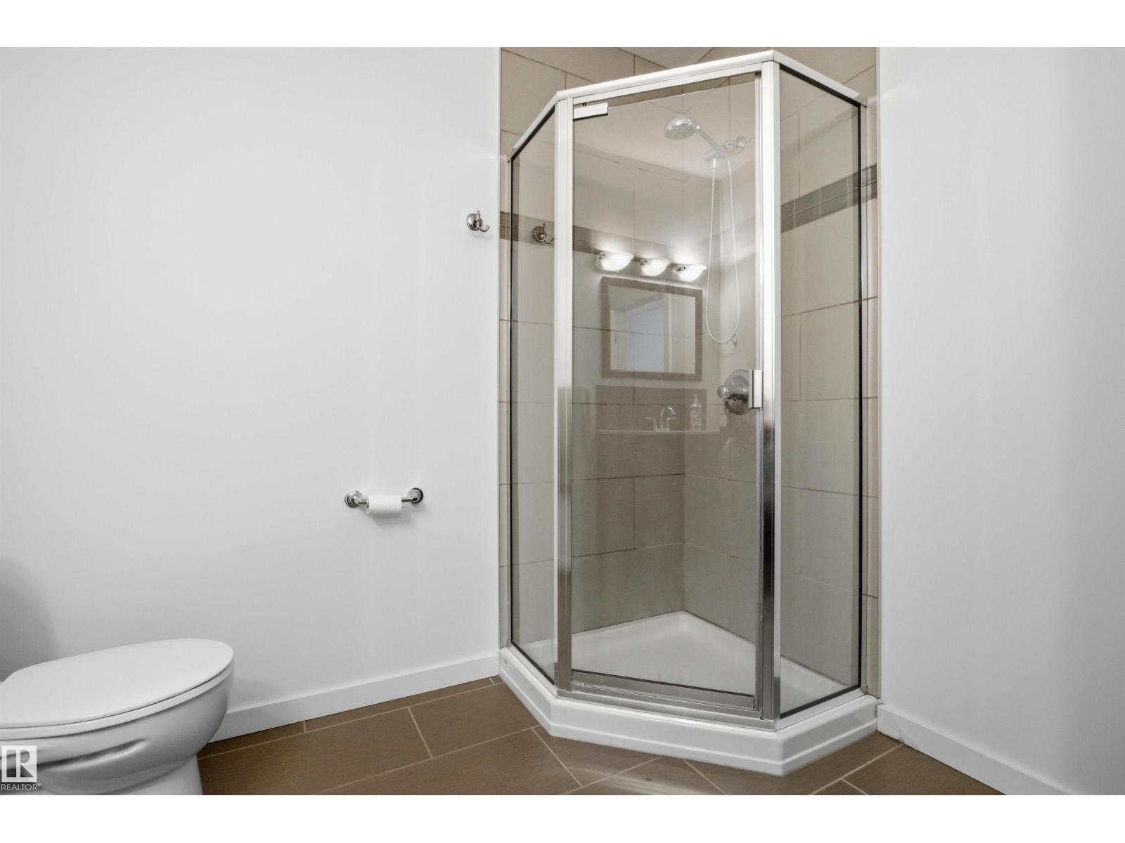10806 83 AV NW - 22