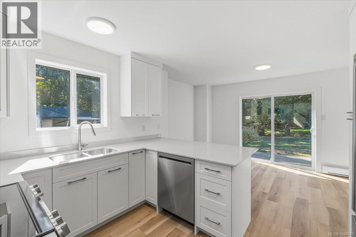 5753 Metral Dr, Nanaimo