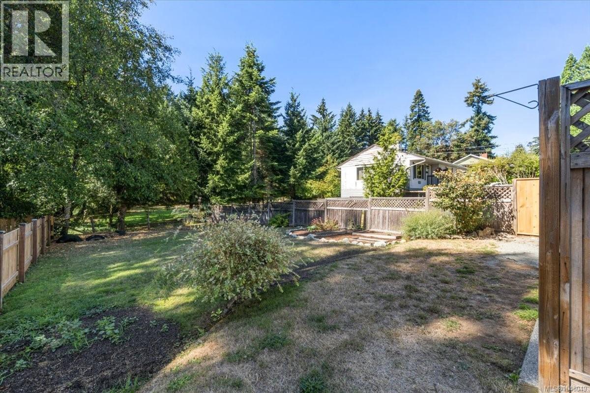 5753 Metral Dr, Nanaimo
