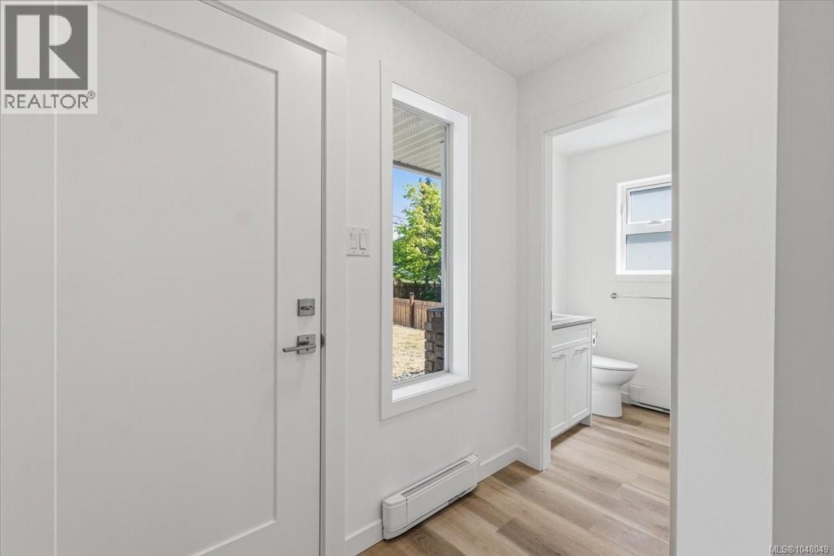 5753 Metral Dr, Nanaimo