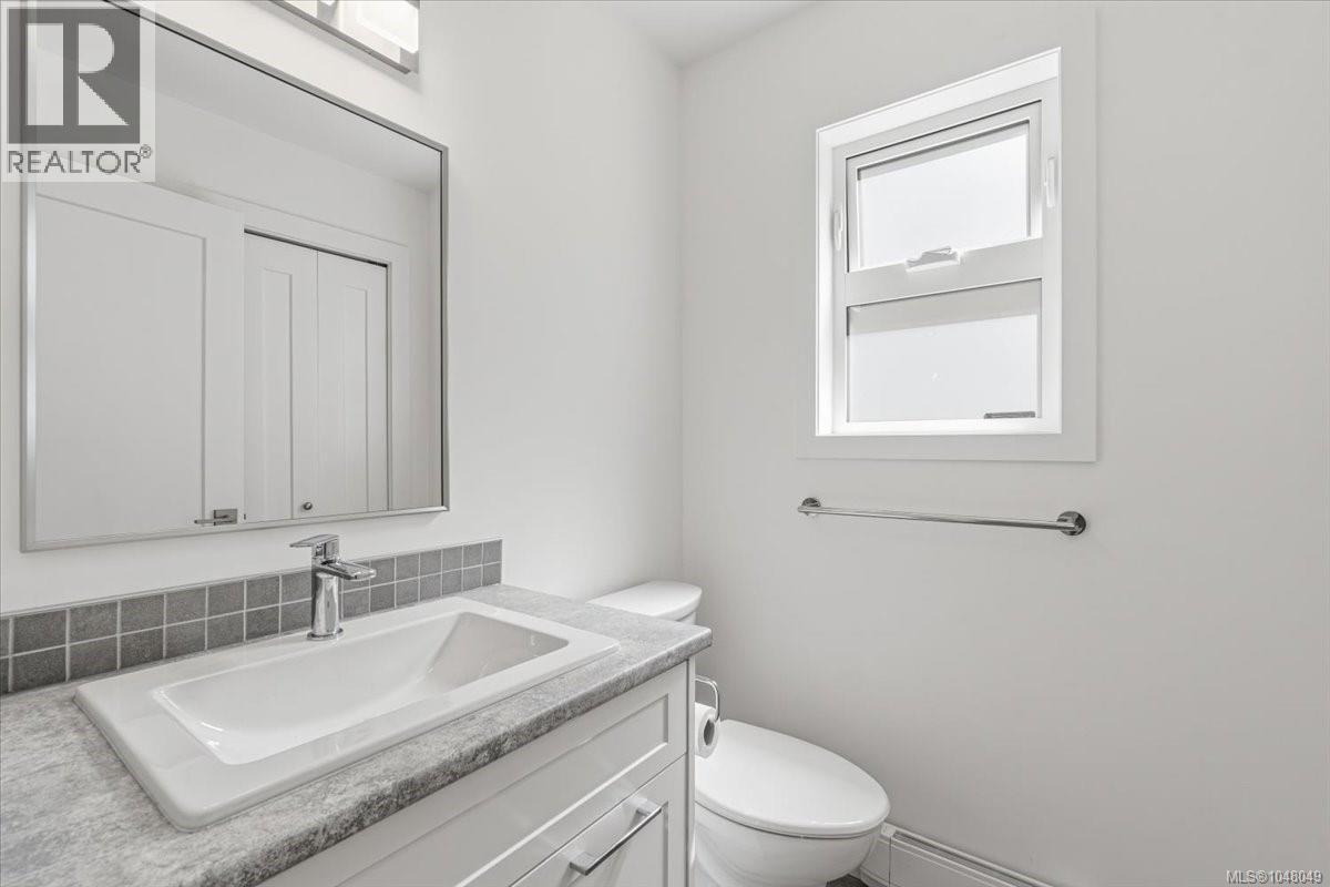 5753 Metral Dr, Nanaimo