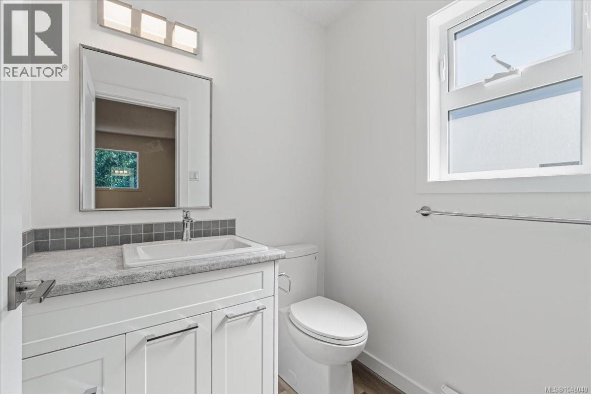 5753 Metral Dr, Nanaimo