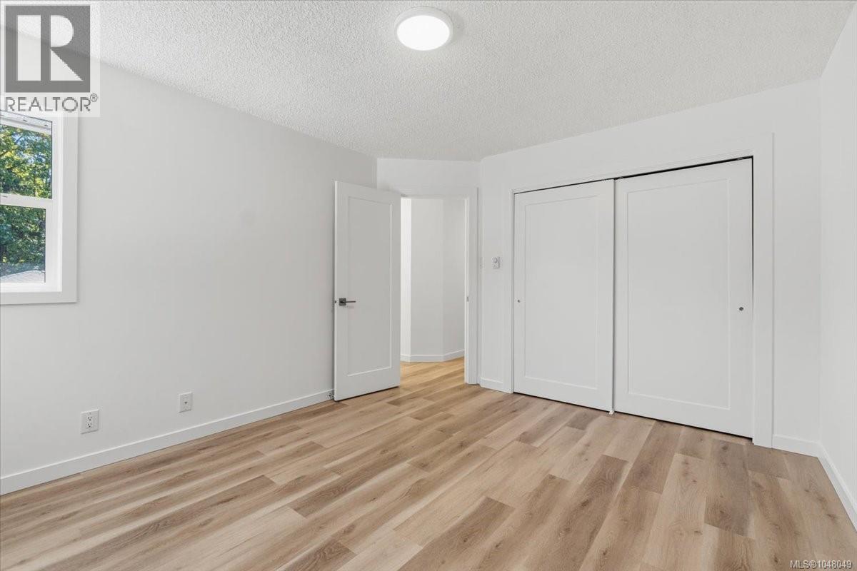 5753 Metral Dr, Nanaimo