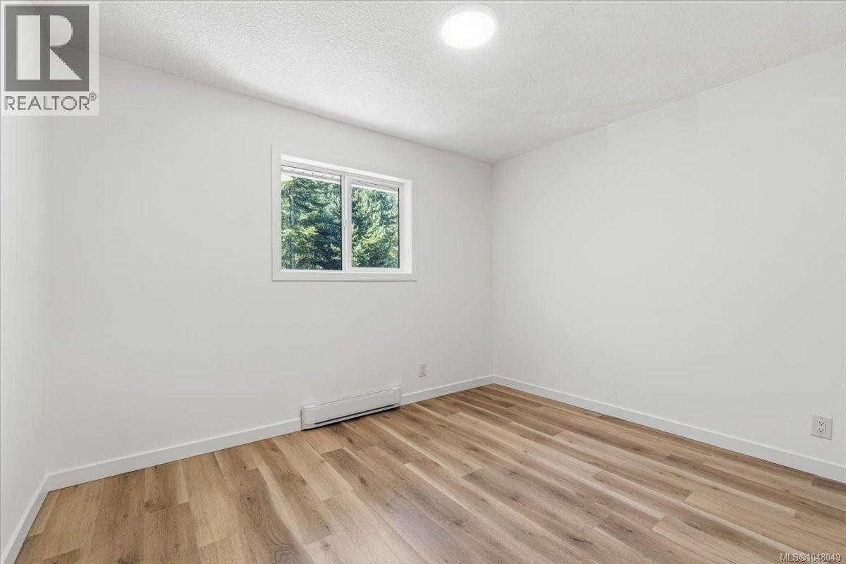 5753 Metral Dr, Nanaimo
