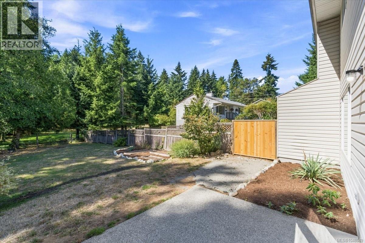 5753 Metral Dr, Nanaimo