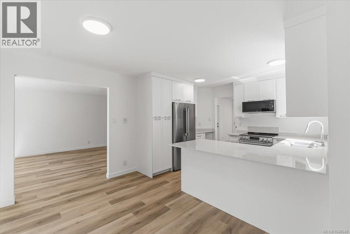 5753 Metral Dr, Nanaimo