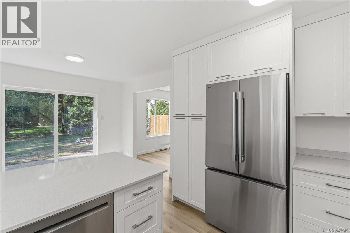 5753 Metral Dr, Nanaimo