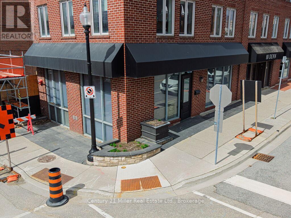 #101 88 Dunn Street, Oakville (OO Old Oakville), Ontario, L6J3C7, Oakville (OO Old Oakville), Ontario — photo 2 of 5