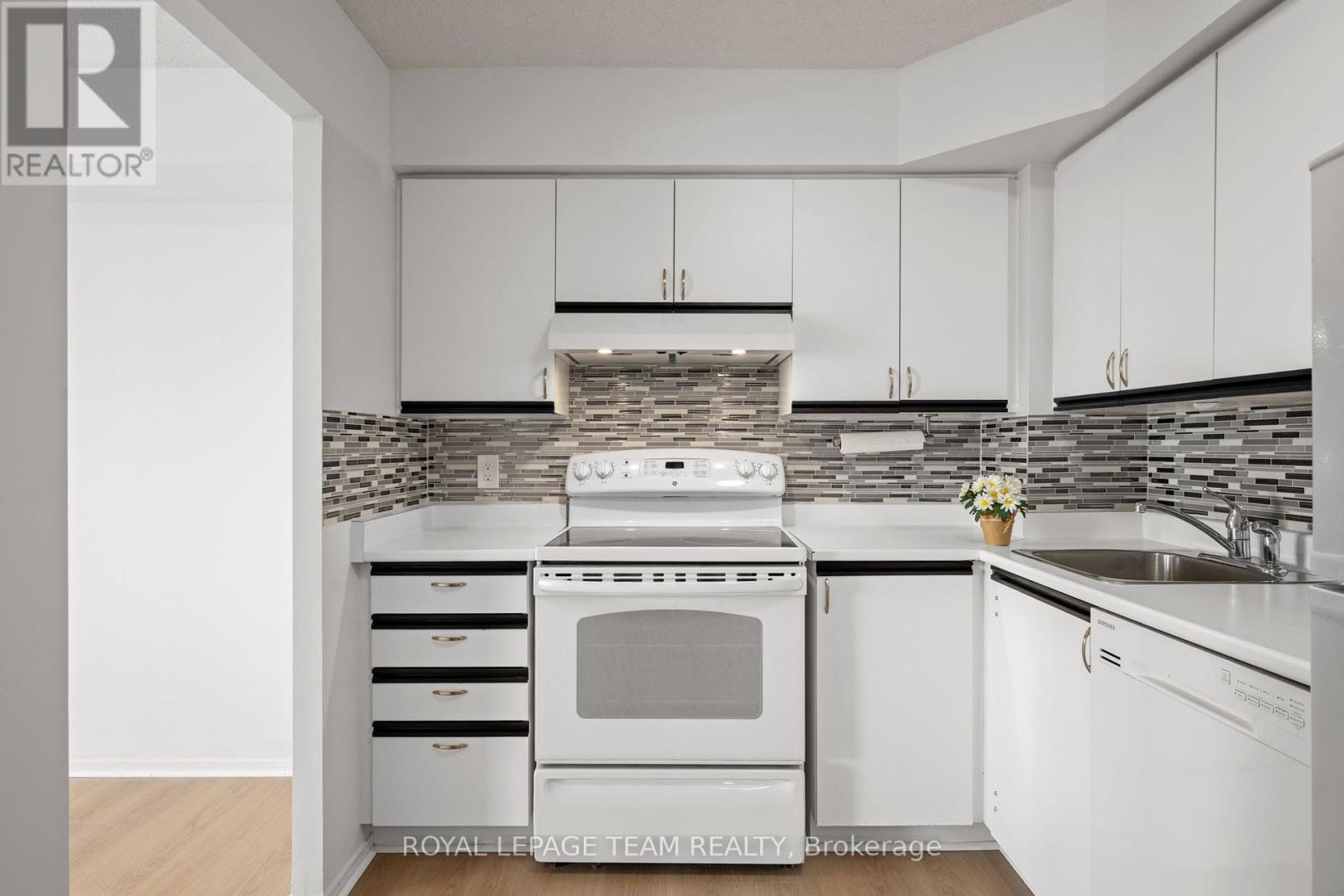 #719 1025 GRENON AVENUE - 5