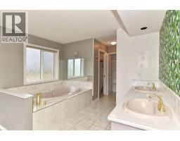 Kitchen - 1412 Lawrence Avenue, Kelowna, BC V1Y6M8 Photo 14