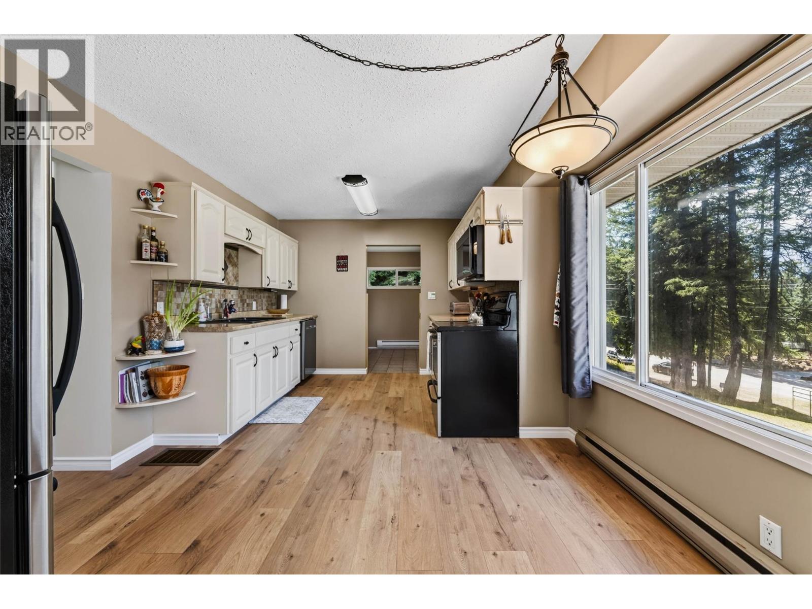 852 RIONDEL Road, Riondel