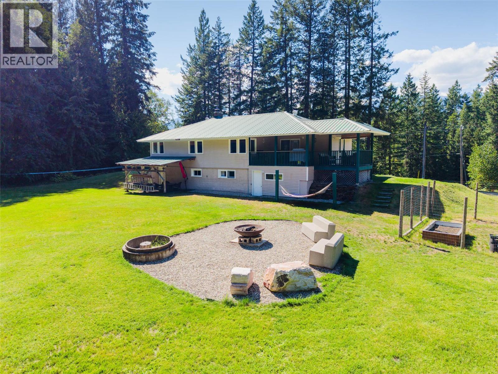 852 RIONDEL Road, Riondel