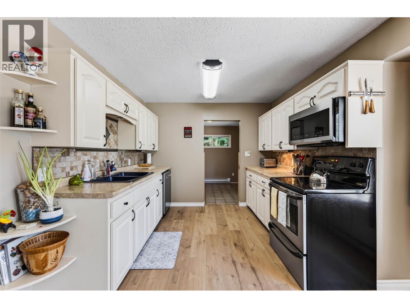 852 RIONDEL Road, Riondel
