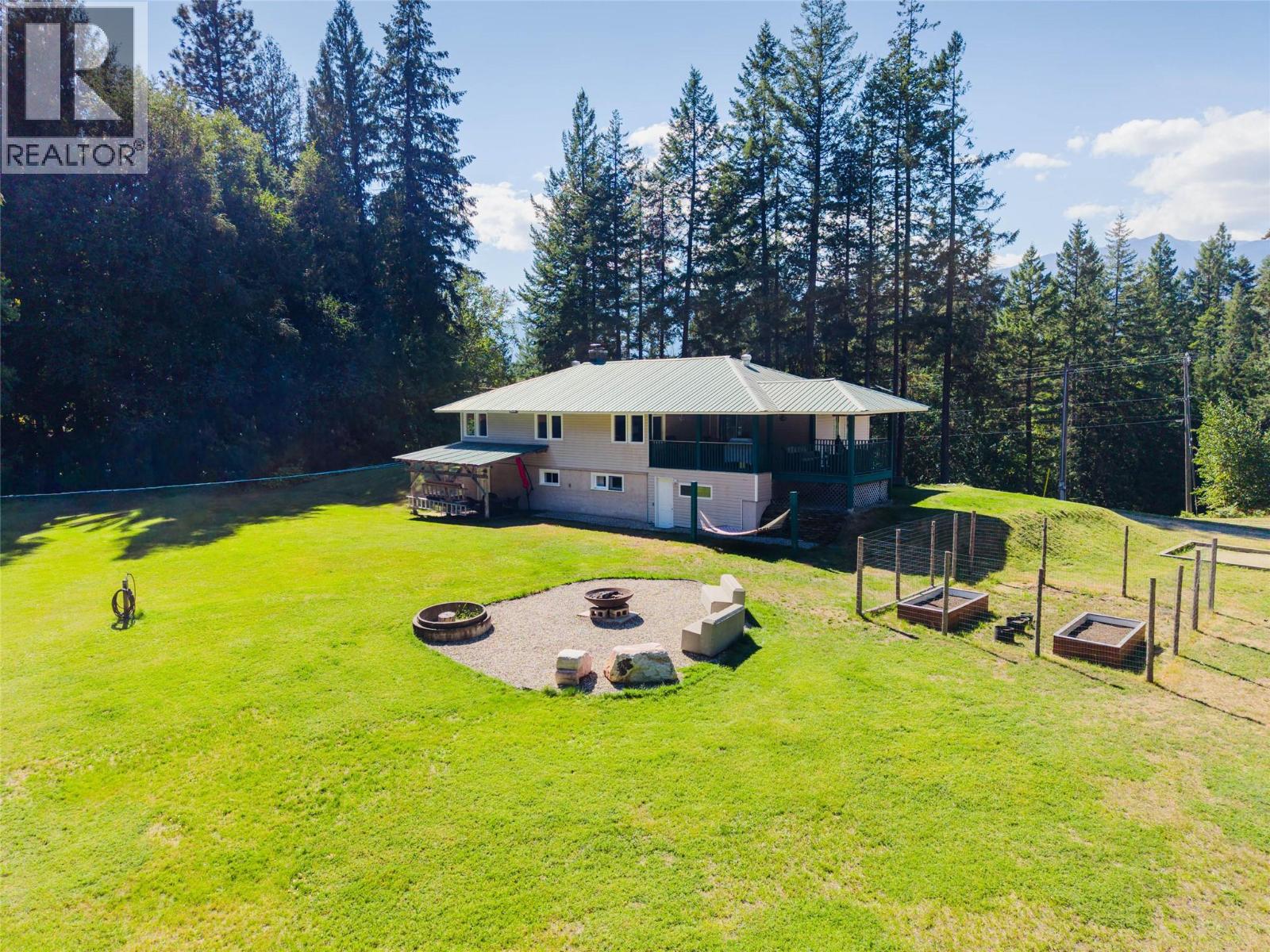 852 RIONDEL Road, Riondel