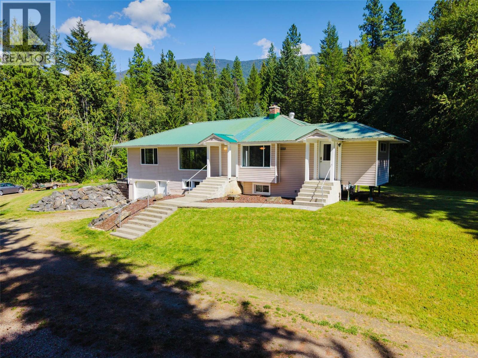 852 RIONDEL Road, Riondel